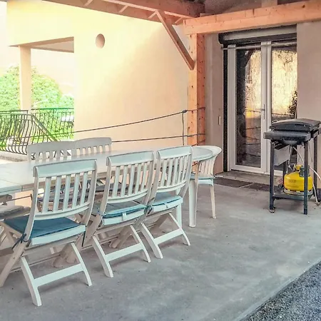 Дом отдыха Awesome In With Wifi Bellaffaire