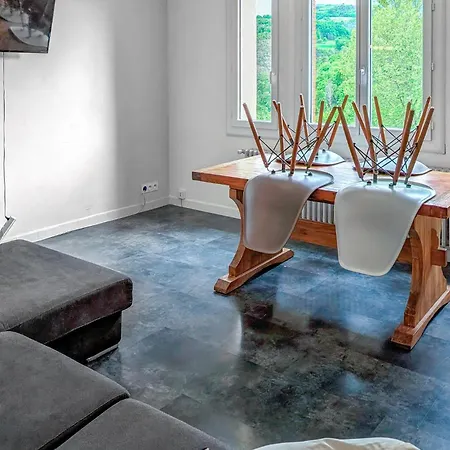 3 Bedroom Stunning Home In Bellaffaire